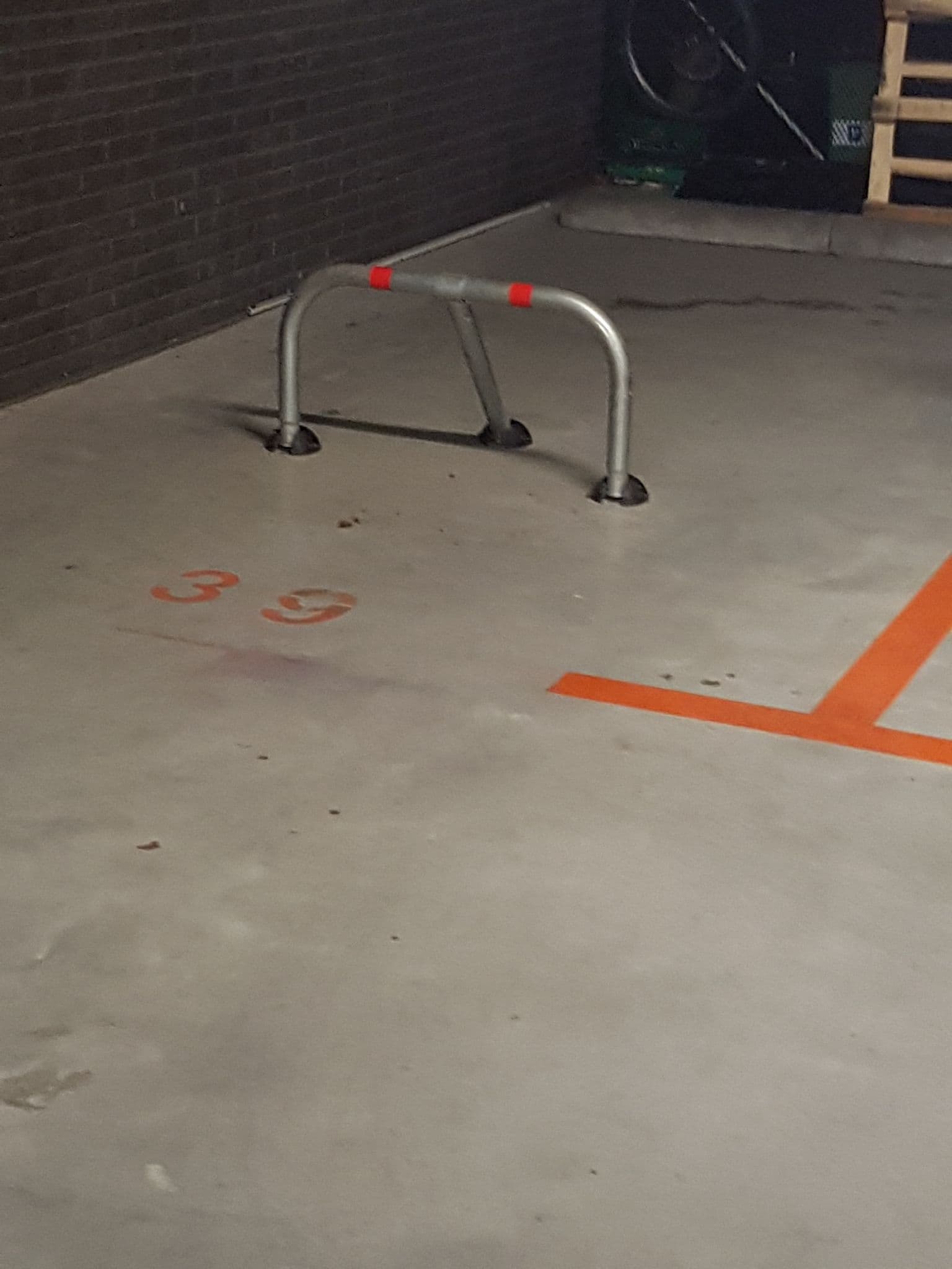 Parkeerplek op 5e etage bereikbaar met lift