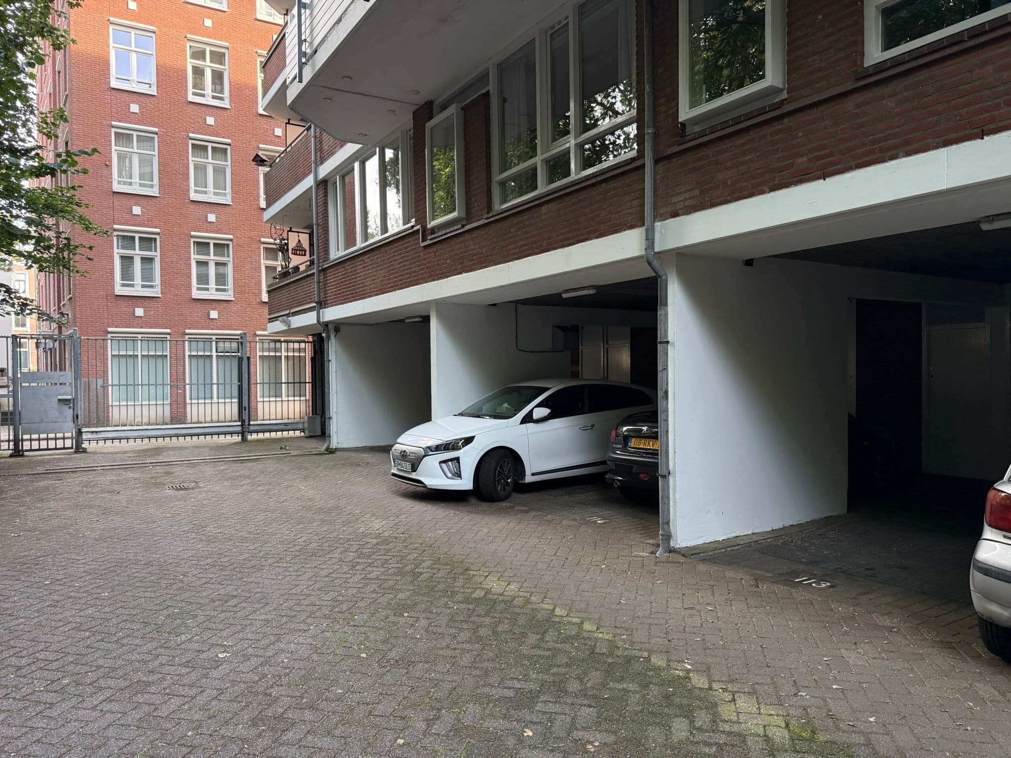 Frederikstraat, gunstig gelegen, overdekte parkeerplaats